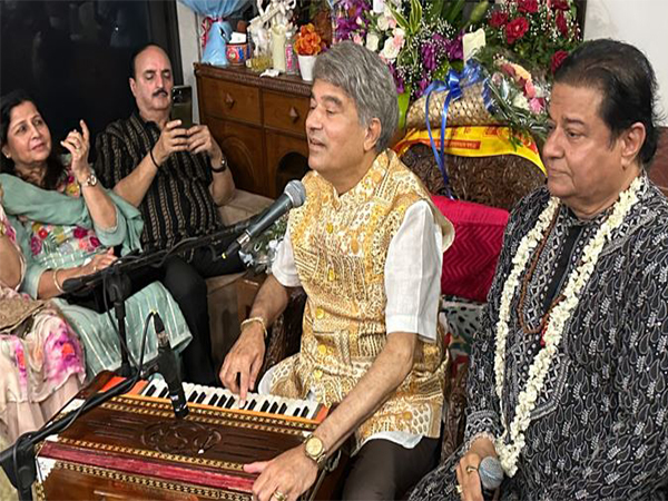 Devotional singer Anup Jalota (R) during his birthday celebration (Image source: ANI)