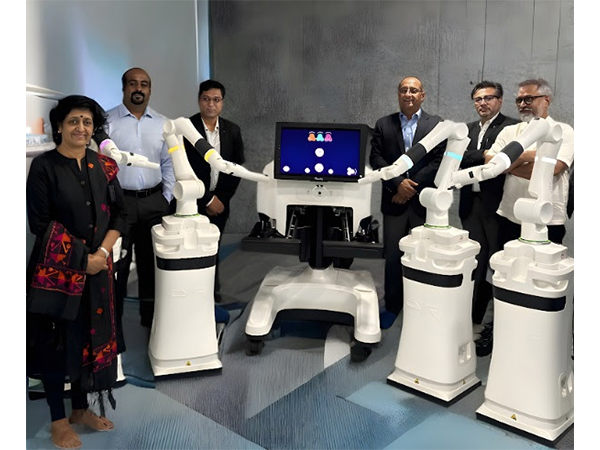 (L-R) Dr S. Narayani, Dr Roji Phillip, Mr Nitin Kamaria, Mr Anil Vinayak, Dr Jignesh Gandhi & Dr Shishir Shetty at the launch of Fortis Vashi’s Advanced Robotic Surgery Program