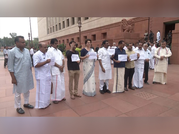 Congress MPs protest at Parliament premises (File Photo/ANI)