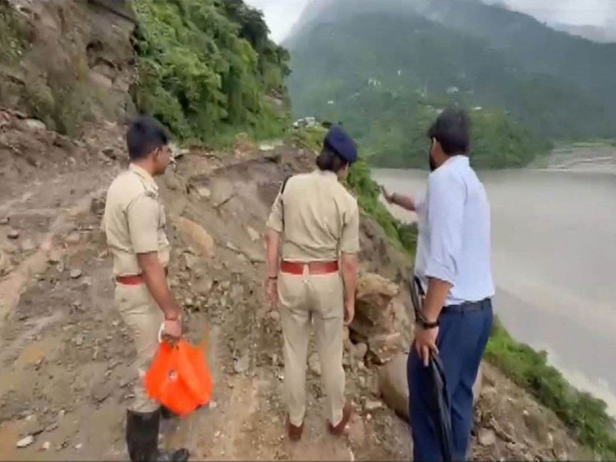 Landslide due to continuous rainfall near Pandoh Dam in Mandi district. (Photo/ANI)