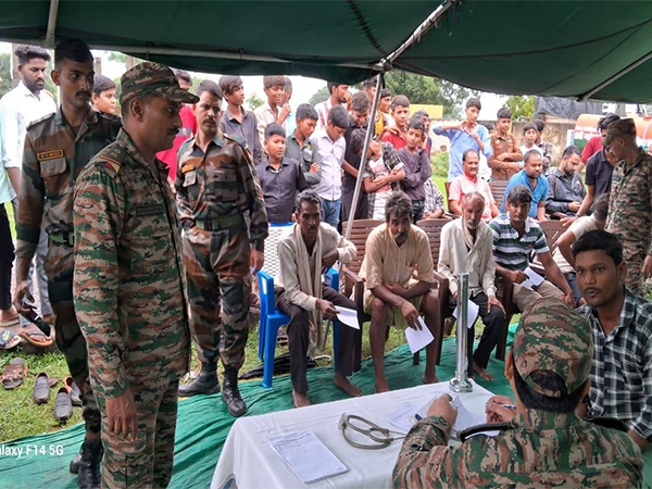 Indian Army continues flood relief operations (Photo/ANI)