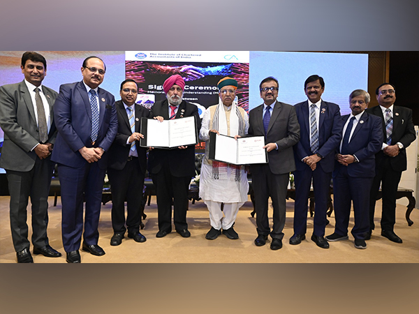 Arjun Ram Meghwal, Minister of Law and Justice along with other members (Photo/ICAI)