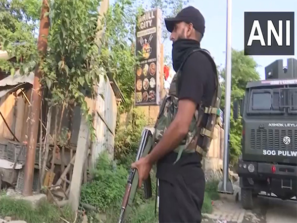 Security forces continue anti-terror operation on third consecutive day in Kulgam's Akhal area (Photo/ANI)