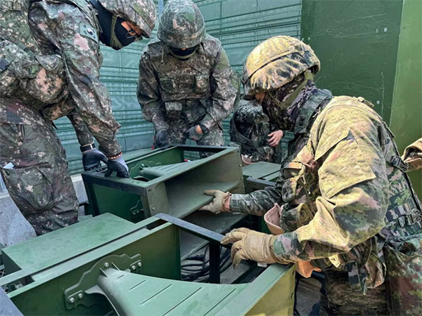 South Korean soldiers work on a loudspeaker that is set up for propaganda broadcasts (Image/Reuters) South Korean soldiers work on a loudspeaker that is set up for propaganda broadcasts (Image/Reuters)