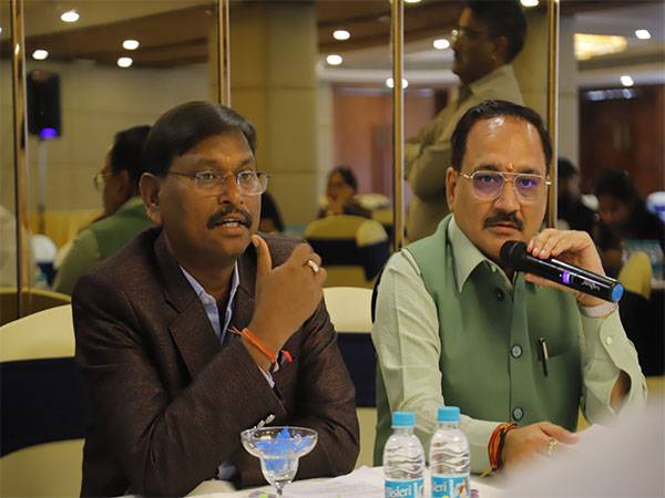 President, Archery Association of India, Arjun Munda along with Secretary General, Archery Association of India, Virendra Sachdeva (Source: Archery Association of India)