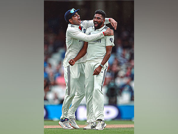 Mohammed Siraj with skipper Shubman Gill. (Photo: @virendersehwag X)