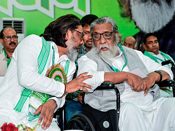 Jharkhand CM Hemant Soren with Shibu Soren (File photo/ANI)