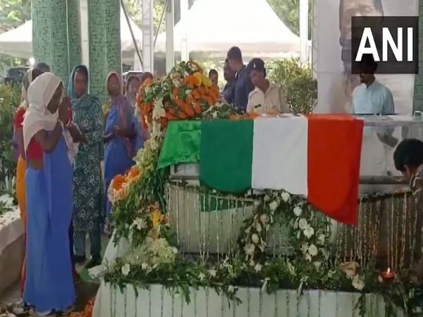 People pay last respects to former Jharkhand CM Shibu Soren (Photo/ANI)