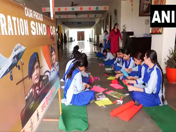 Students in Udhampur make rakhis (Photo/ANI)