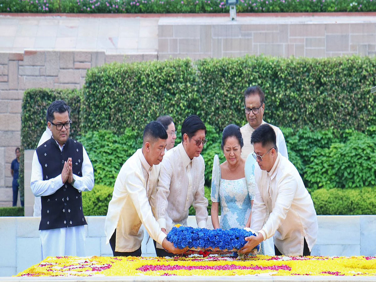 Philippines President Ferdinand Romualdez Marcos Jr at Raj Ghat (Image: X@MEAIndia)