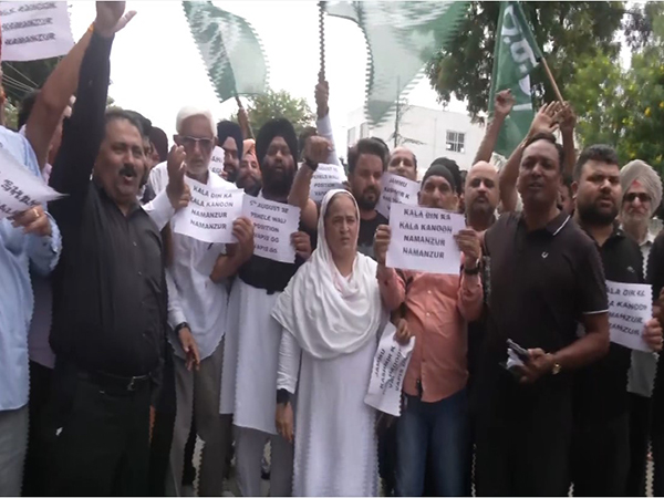 PDP party workers protesting against abrogation of Article 370 on its sixth anniversary (Photo/ANI)