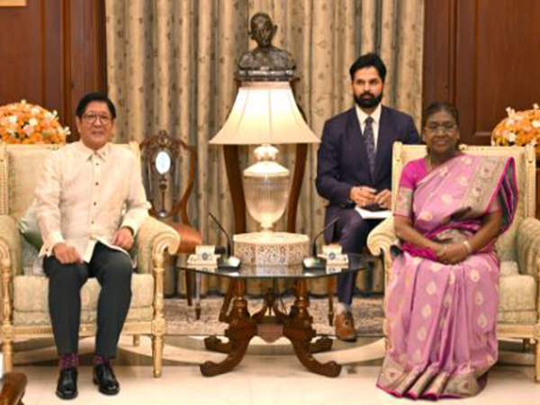 President Droupadi Murmu with President of the Republic of the Philippines, Ferdinand Romualdez Marcos Jr (Photo/PIB)