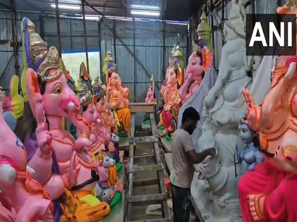 Artisan making eco-friendly Ganesha idols (Photo/ANI)