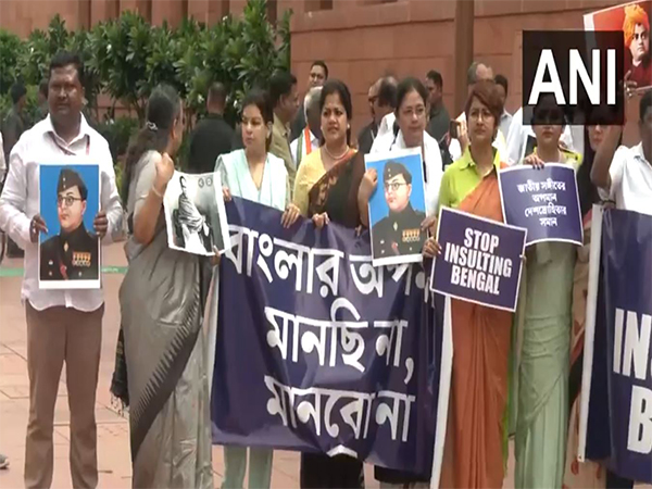 TMC MPs hold protest at Parliament premises over alleged insult of Bengal (Photo/ANI)