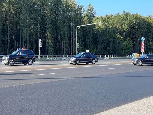 A motorcade, reportedly transporting US President Donald Trump's envoy Steve Witkoff, leaves Vnukovo Airport in Moscow (Image/Reuters) A motorcade, reportedly transporting US President Donald Trump's envoy Steve Witkoff, leaves Vnukovo Airport in Moscow (Image/Reuters)