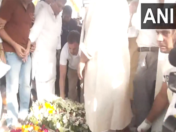Lok Sabha LoP Rahul Gandhi pays last respects to former J-K Governor Satyapal Malik in Delhi (Photo/ANI)