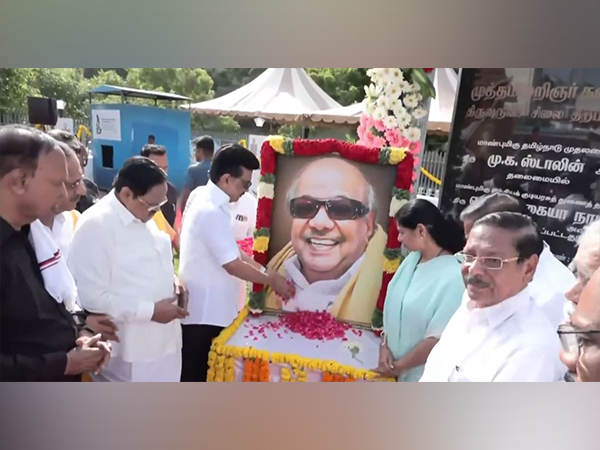 Tamil Nadu CM pay tribute to M Karunanidhi on his death anniversary (Photo/TN DIPR)