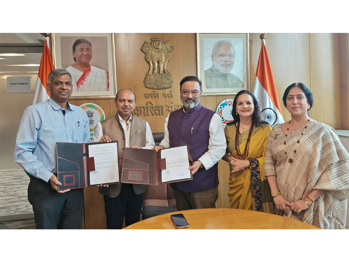 Sri Sri Institute of Agricultural Sciences & Technology Trust signing MoU with National Cooperative Organics Limited