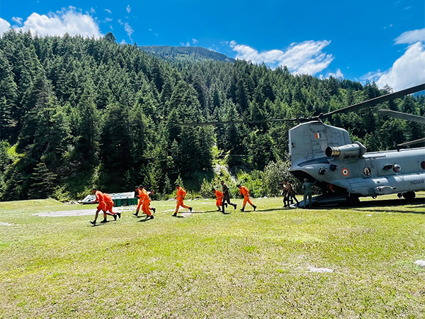 IAF Chinook heavy lift choppers carry out relief operations in the Uttarkashi district. (Photo/IAF)
