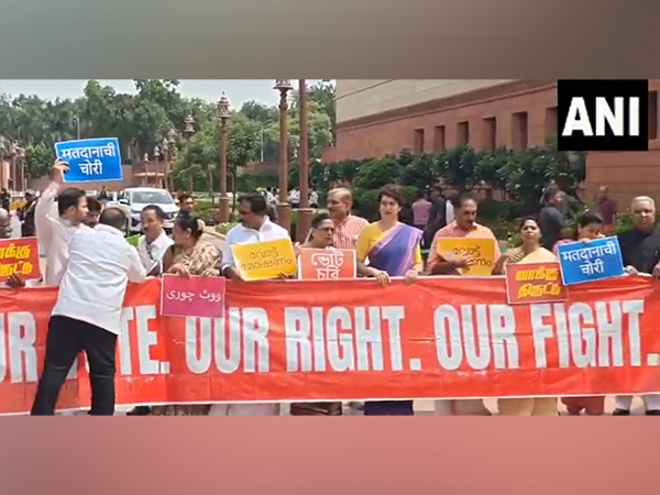 INDIA bloc MPs protest over Bihar SIR in Parliament premises (Photo/ANI)
