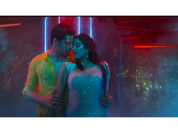 A snip from Bheegi Saree song (Photo/instagram/@sidmalhotra)