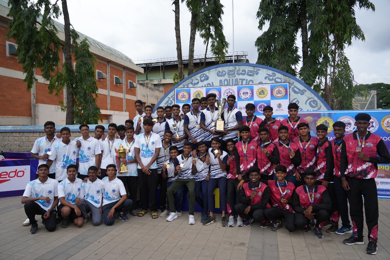 Bengal team with the boys waterpolo title. (Photo: KSA)