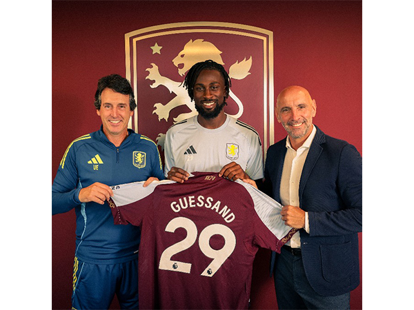 Aston Villa head coach Unai Emery (L) and Evann Guessand (Middle) (Photo: @AVFCOfficial/X)