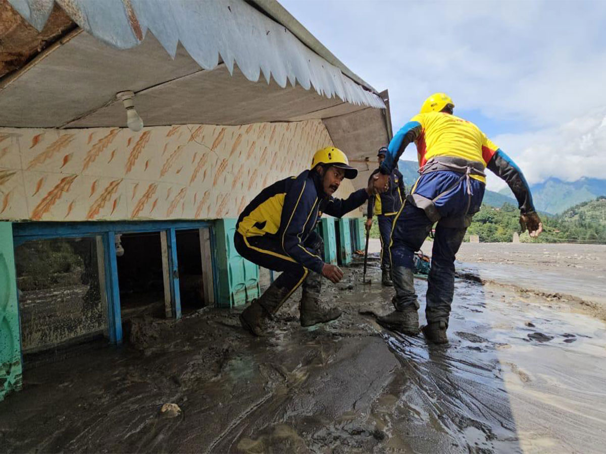 Uttarakhand Police SDRF conducts search operations with state-of-art equipment to locate trapped individuals (Photo/ANI) 