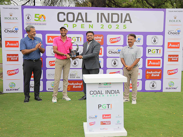 Angad Cheema lifting Coal India Open 2025 (Image: PGTI)