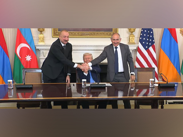 US President with Azerbaijani President Ilham Aliyev and Armenia's Prime Minister Nikol Pashinyan at White House (Photo/The White House/Youtube)