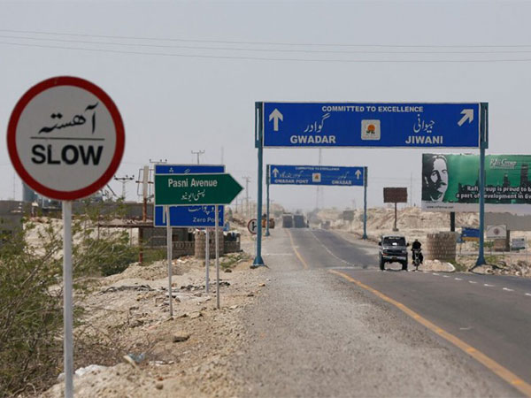  A general view of signs along a highway leading to Gwadar, Balochistan (File Photo/Reuters)