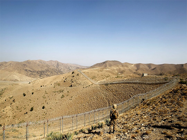 A soldier stands guard along the border fence outside the Kitton outpost on the border with Afghanistan in Khyber Pakhtunkhwa (File Photo/Reuters)