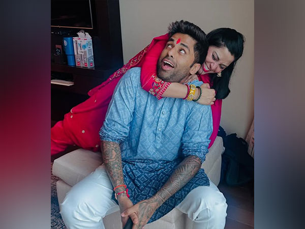 Suryakumar Yadav with his sister (Photo: Instagram/@surya_14kumar)