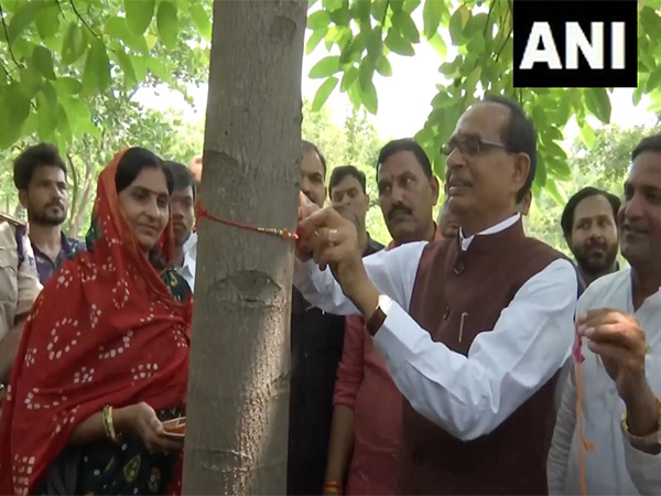 Union Minister Shivraj Singh Chouhan celebrates Raksha Bandhan (Photo/ANI) 