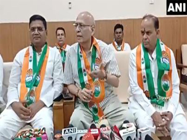 Congress leader Abhishek Manu Singhvi (middle) (Photo/ANI)  