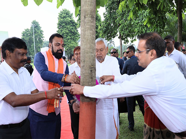 Bihar CM Nitish Kumar along with Deputy CM Samrat Chaudhary and other officials tie rakhi to a tree (Photo/X@NitishKumar) 