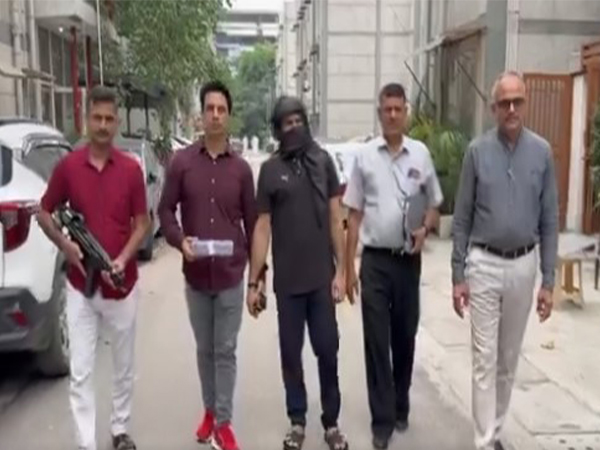 Delhi Police personnel at the scene after the arrest of Nandu Gang member Ishwar Singh(Photo/Delhi Police)