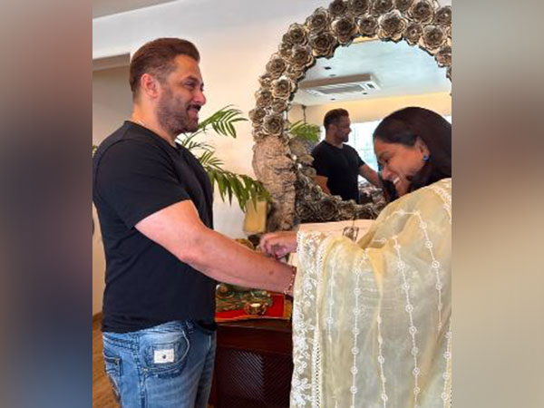 Salman Khan, Arpita Khan Sharma (Image Source: Instagram@atulreellife)