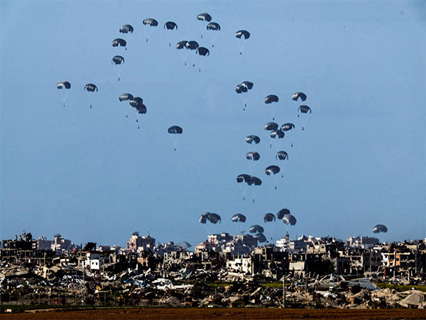 Humanitarian air drop in Gaza (Photo/ Reuters)
