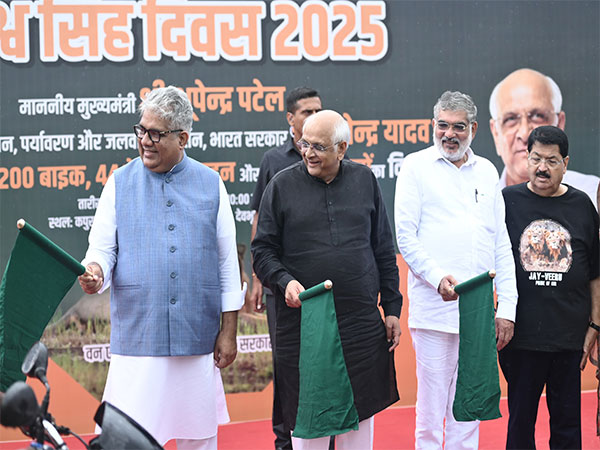 Gujarat Chief Minister Bhupendra Patel and Union Minister Bhupender Yadav at the World Lion Day 2025 (Photo/PIB)