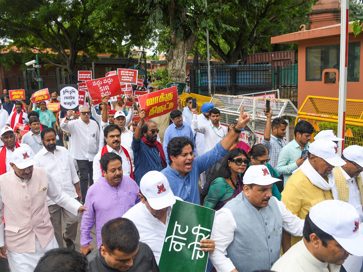 INDIA bloc leaders protest march to the Election Commission office (Photo/ANI)