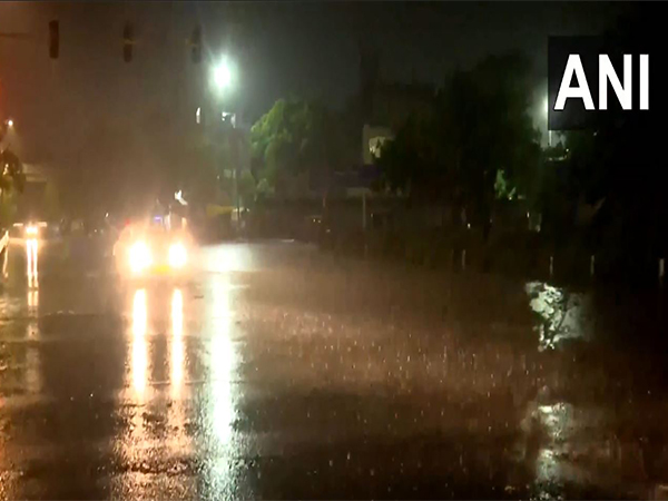 Rain in Delhi's Nizamuddin area (PhotoANI)