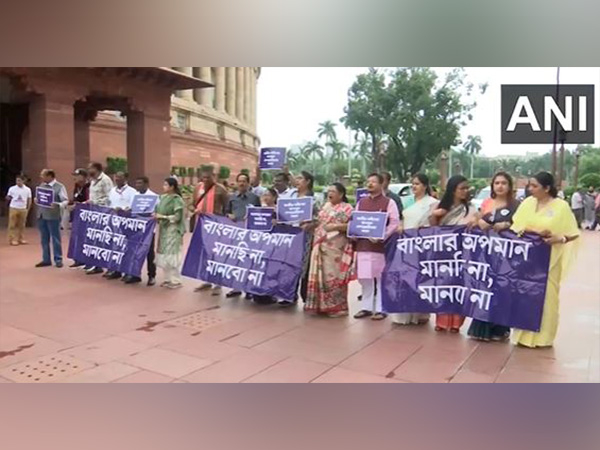 Opposition Leaders protest over Bengali language row. (Photo/ANI)
