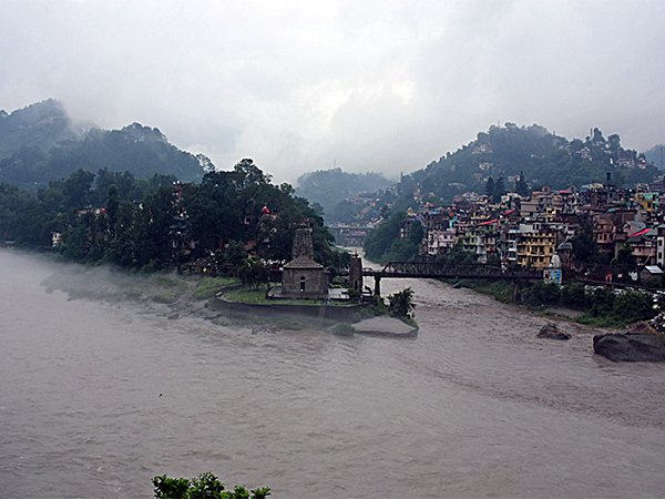 A  view of flooded river Beas during the monsoon rain in Mandi. (Photo/ANI)