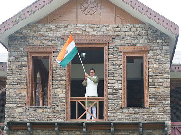 Uttarakhand CM hoists tricolor under ‘Har Ghar Tiranga’ campaign (Photo/CMO)