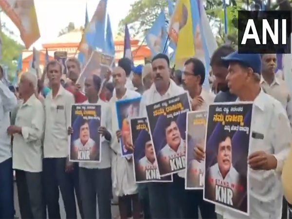 KN Rajanna's supporters protest at the Town Hall Circle (Photo/ANI)