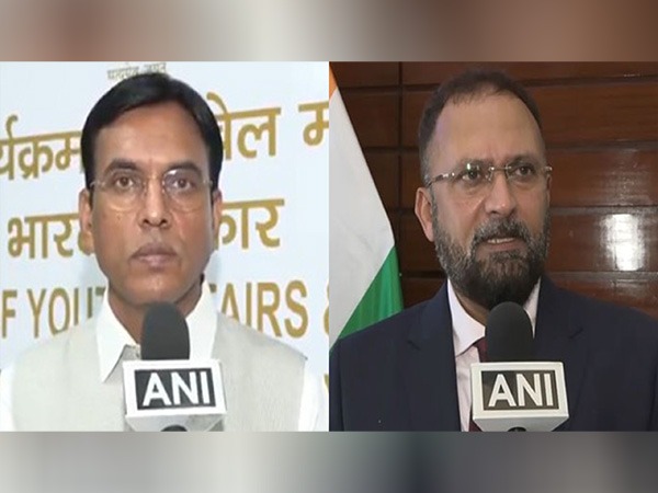 Sports Minister Mansukh Mandaviya (L) and IOA CEO Raghuram Iyer . (Photo: ANI)