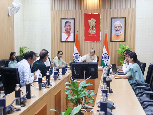 Delhi Lieutenant Governor Vinay Kumar Saxena and CM Rekha Gupta during meeting (Photo/X:@gupta_rekha)  