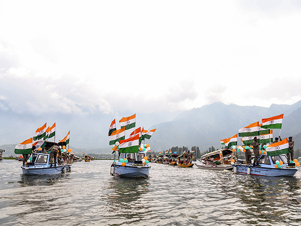 CRPF Jawans carry National Flags in boats during 'Har Ghar Tiranga' rally in Srinagar (Photo/ANI)
