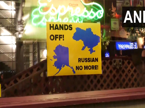 Pro-Ukraine posters in Aalaska before Trump-Putin meet (Photo/ANI)